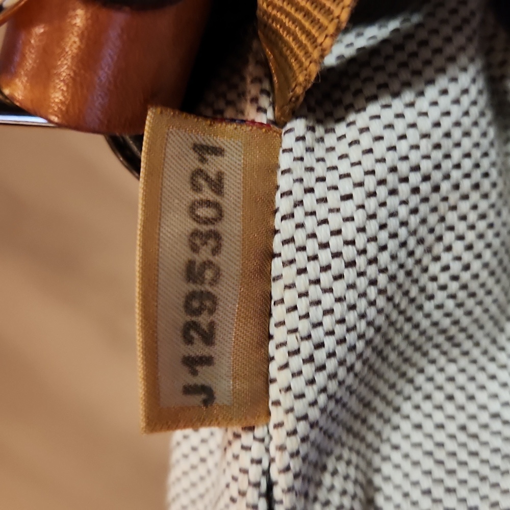 Authentic Dooney and Bourke Purse - Picture 12 of 13
